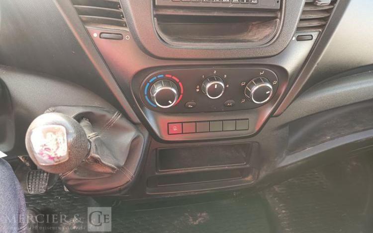 IVECO DAILY 35C13 BENNE AVEC COFFRE ACIER DIESEL – 171620 KMS – ANNEE 2016 ROUGE EB-651-DA