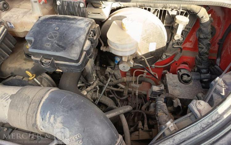 IVECO DAILY 35C13 BENNE AVEC COFFRE ACIER DIESEL – 171620 KMS – ANNEE 2016 ROUGE EB-651-DA