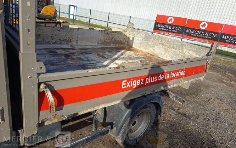 IVECO DAILY 35C13 BENNE AVEC COFFRE ACIER DIESEL – 171620 KMS – ANNEE 2016 ROUGE EB-651-DA