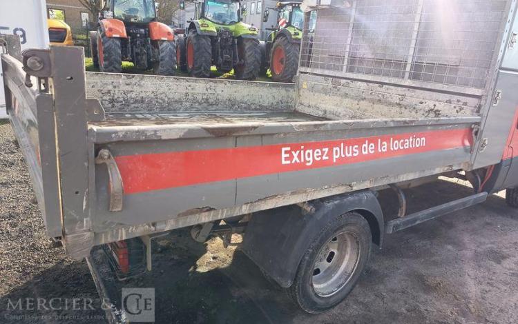 IVECO DAILY 35C13 BENNE AVEC COFFRE ACIER DIESEL – 171620 KMS – ANNEE 2016 ROUGE EB-651-DA