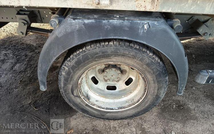 IVECO DAILY 35C13 BENNE AVEC COFFRE ACIER DIESEL – 171620 KMS – ANNEE 2016 ROUGE EB-651-DA