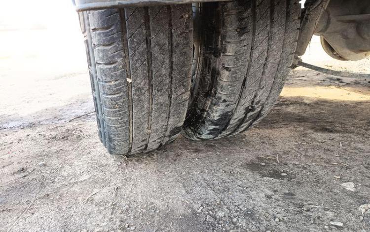 IVECO DAILY 35C13 BENNE AVEC COFFRE ACIER DIESEL – 171620 KMS – ANNEE 2016 ROUGE EB-651-DA