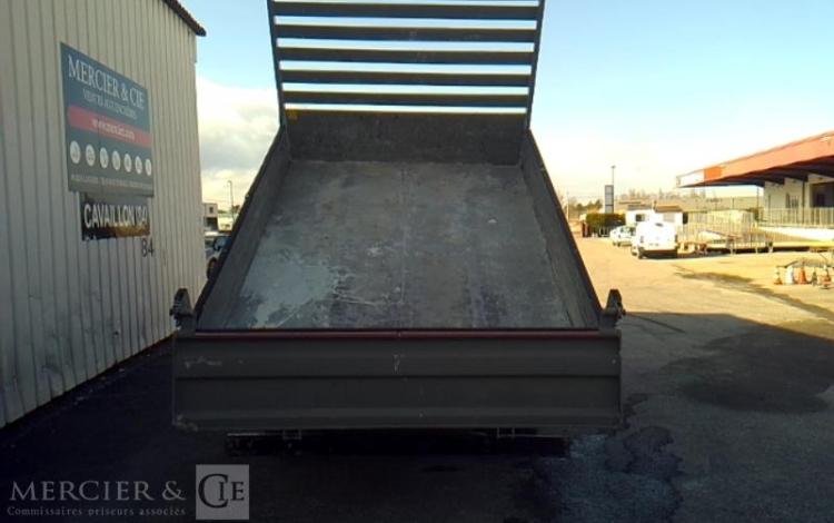 IVECO 35-130 BENNE DOUBLE CABINE ROUGE EB-923-AW