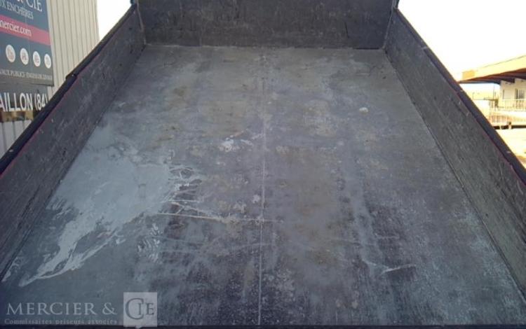 IVECO 35-130 BENNE DOUBLE CABINE ROUGE EB-923-AW