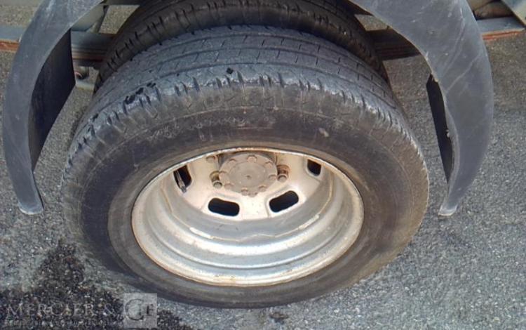 IVECO 35-130 BENNE DOUBLE CABINE ROUGE EB-923-AW