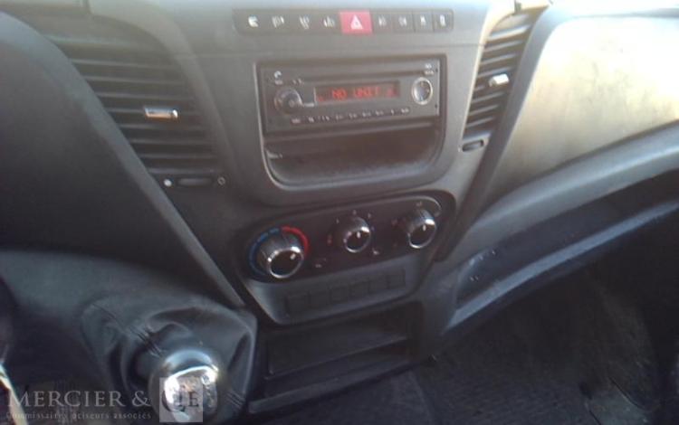 IVECO 35-130 BENNE DOUBLE CABINE ROUGE EB-923-AW