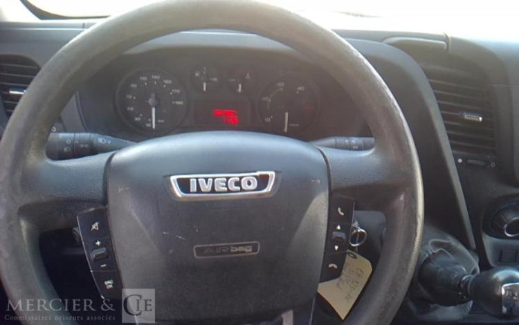 IVECO 35-130 BENNE DOUBLE CABINE ROUGE EB-923-AW