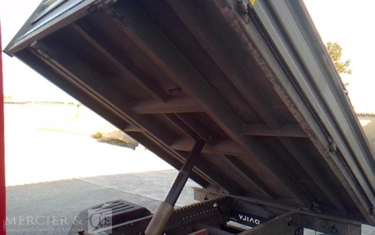 IVECO 35-130 BENNE DOUBLE CABINE ROUGE EB-923-AW