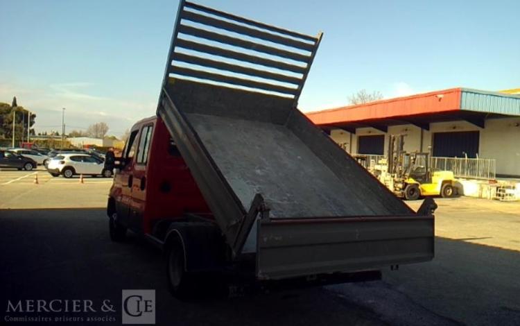 IVECO 35-130 BENNE DOUBLE CABINE ROUGE EB-923-AW