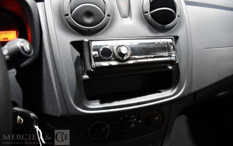 DACIA SANDERO 1,2 75 BLANC EE-794-HE