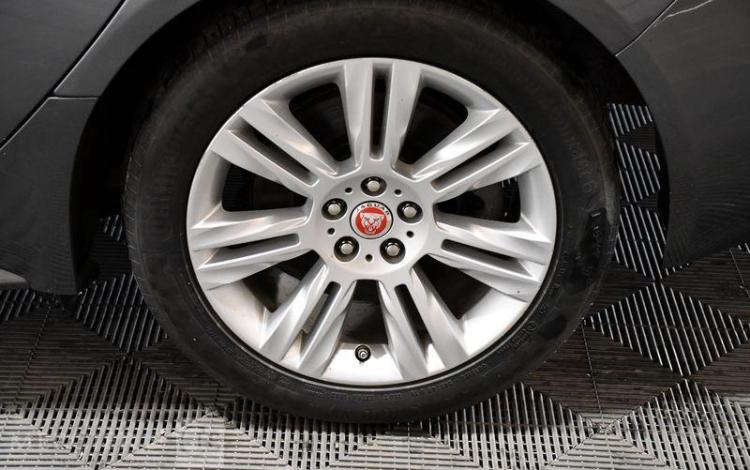 JAGUAR XF 3.0 D 300CH PREMIERE EDITION R-SPORT BVA GRIS EE-877-EM