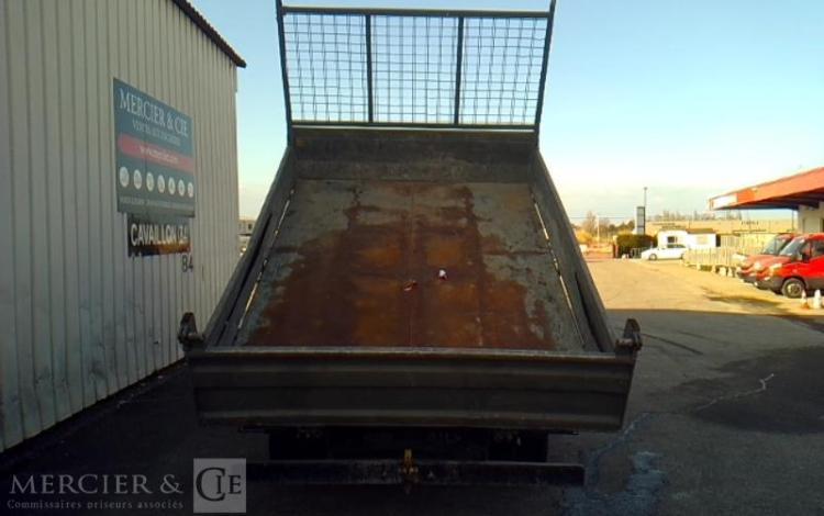 IVECO 35-130 BENNE SIMPLE CABINE COFFRE ROUGE EG-301-QX