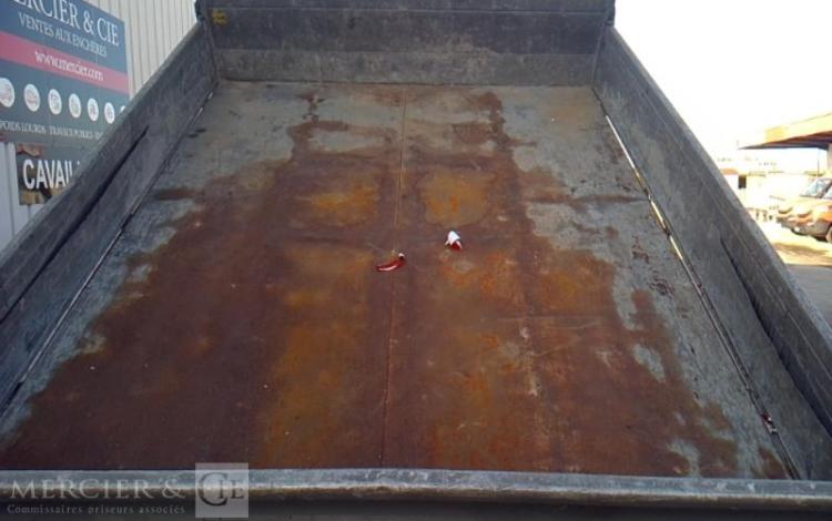 IVECO 35-130 BENNE SIMPLE CABINE COFFRE ROUGE EG-301-QX