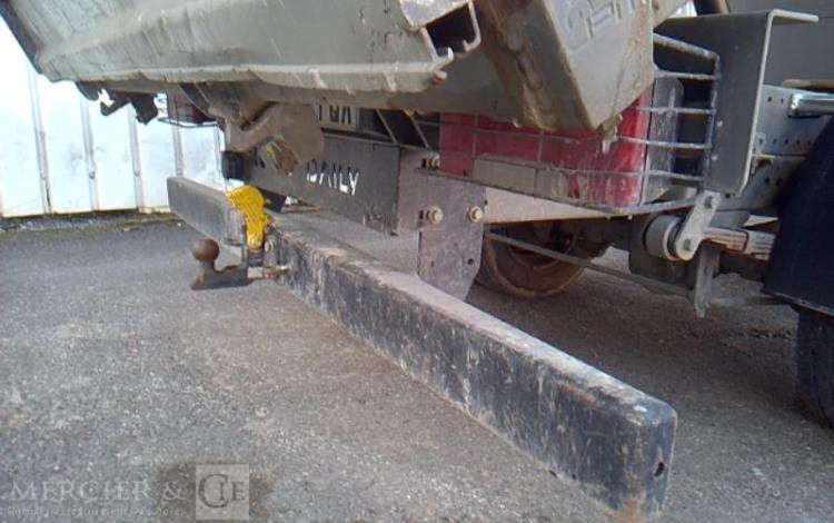 IVECO 35-130 BENNE SIMPLE CABINE COFFRE ROUGE EG-301-QX