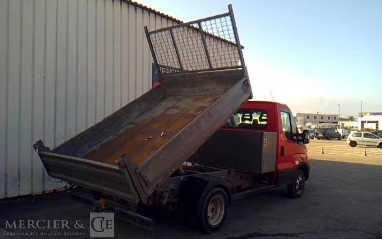 IVECO 35-130 BENNE SIMPLE CABINE COFFRE ROUGE EG-301-QX