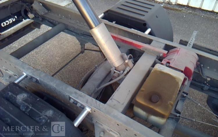 IVECO 35-130 BENNE SIMPLE CABINE COFFRE ROUGE EG-301-QX