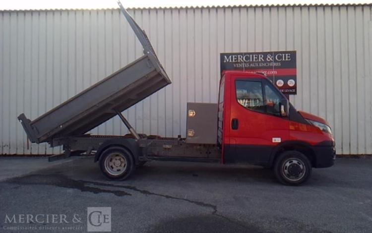 IVECO 35-130 BENNE SIMPLE CABINE COFFRE ROUGE EG-301-QX