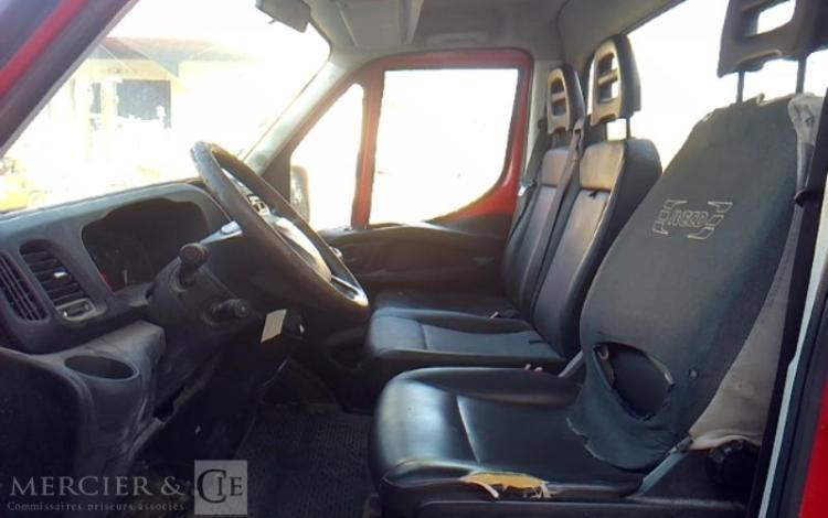 IVECO 35-130 BENNE SIMPLE CABINE COFFRE ROUGE EG-301-QX