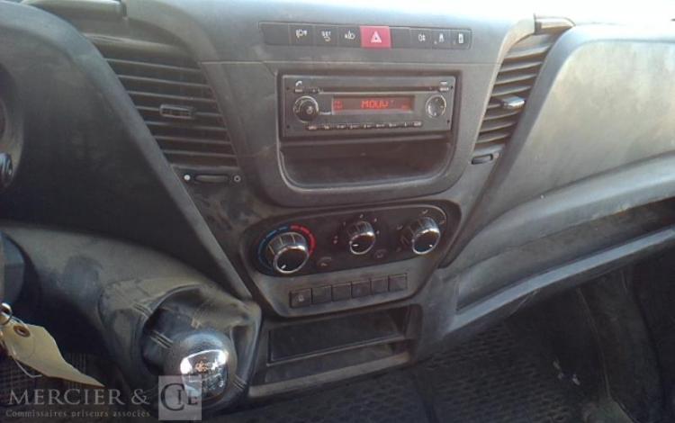 IVECO 35-130 BENNE SIMPLE CABINE COFFRE ROUGE EG-301-QX