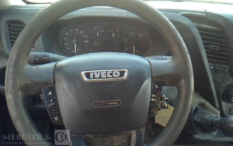 IVECO 35-130 BENNE SIMPLE CABINE COFFRE ROUGE EG-301-QX