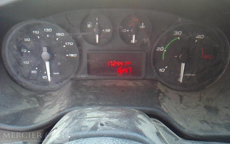 IVECO 35-130 BENNE SIMPLE CABINE COFFRE ROUGE EG-301-QX