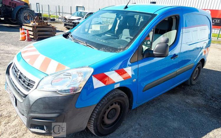 PEUGEOT PARTNER Utilitaire Phase 2 L1 850kg 1.6 Blue HDi FAP  S&S 99 cv – ANNEE 2016 BLEU EH-129-HH