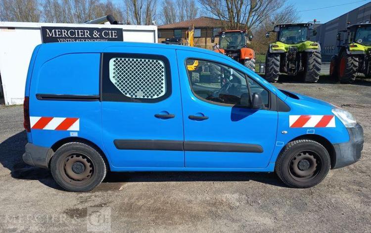 PEUGEOT PARTNER Utilitaire Phase 2 L1 850kg 1.6 Blue HDi FAP  S&S 99 cv – ANNEE 2016 BLEU EH-129-HH