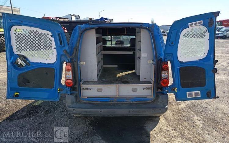 PEUGEOT PARTNER Utilitaire Phase 2 L1 850kg 1.6 Blue HDi FAP  S&S 99 cv – ANNEE 2016 BLEU EH-129-HH