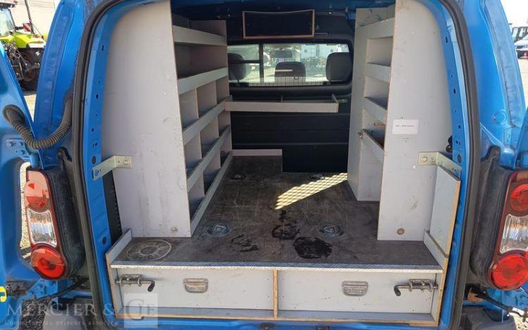 PEUGEOT PARTNER Utilitaire Phase 2 L1 850kg 1.6 Blue HDi FAP  S&S 99 cv – ANNEE 2016 BLEU EH-129-HH