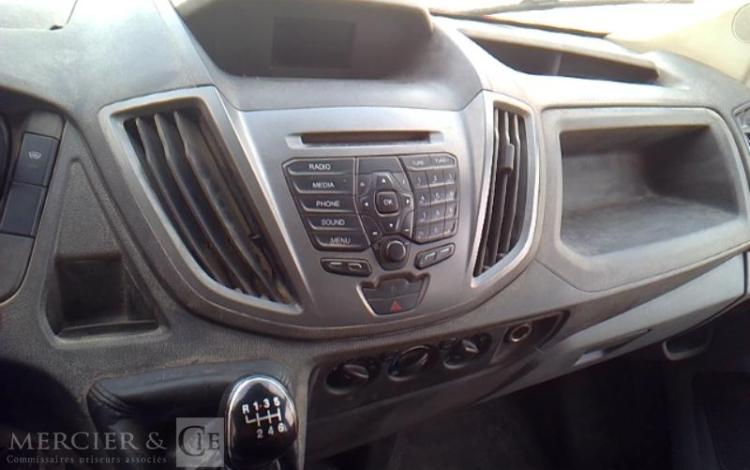 FORD TRANSIT BENNE DOUBLE CABINE ROUGE EH-208-BR