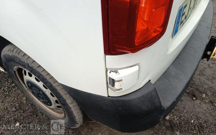 PEUGEOT EXPERT FOURGON 2.0 BLUEHDI 120 L2 PREMIUM PACK – DIESEL – 155626 KMS -ANNEE 2017 BLANC EJ-186-PG