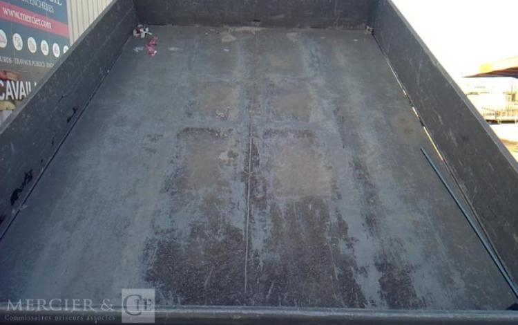 IVECO 35-120 BENNE DOUBLE CABINE ROUGE EN-027-FN