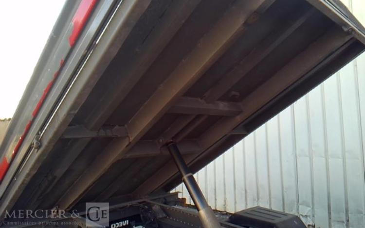 IVECO 35-120 BENNE DOUBLE CABINE ROUGE EN-027-FN