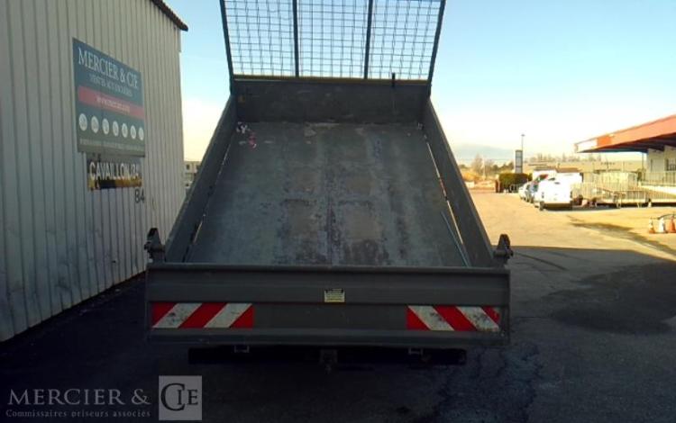 IVECO 35-120 BENNE DOUBLE CABINE ROUGE EN-027-FN