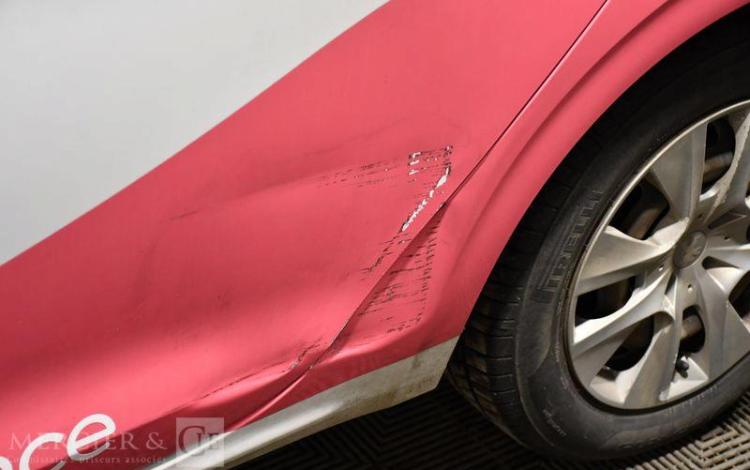 PEUGEOT 208 BLANC EP-445-TZ