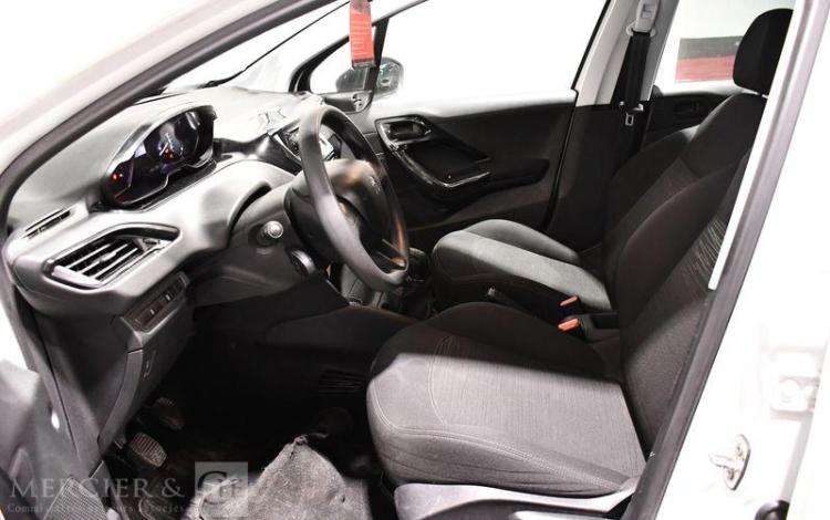 PEUGEOT 208 BLANC EP-445-TZ