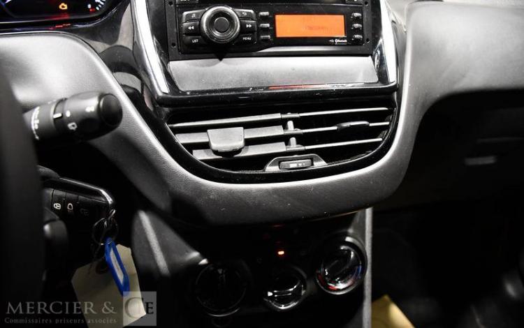 PEUGEOT 208 BLANC EP-445-TZ