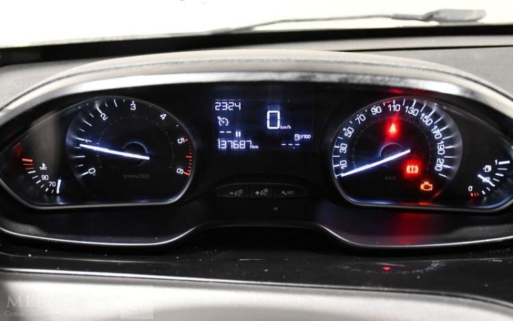 PEUGEOT 208 BLANC EP-445-TZ