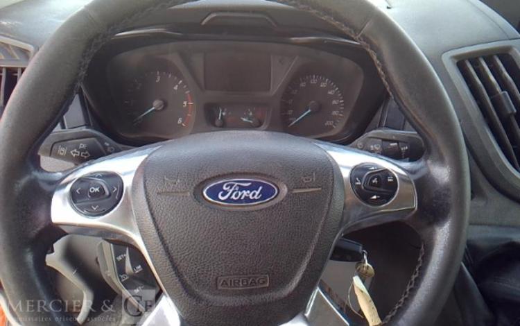 FORD TRANSIT BENNE DOUBLE CABINE ROUGE EP-648-QX