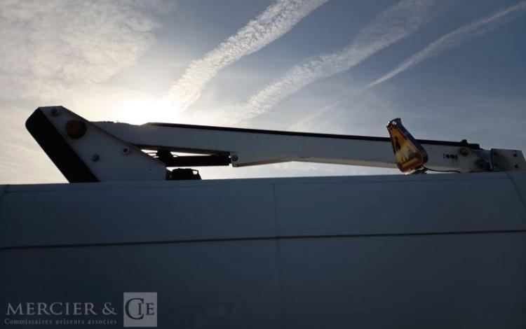 RENAULT MASTER AVEC NACELLE VERSALIFT ETL32-125 12A14M  ET-155-RJ