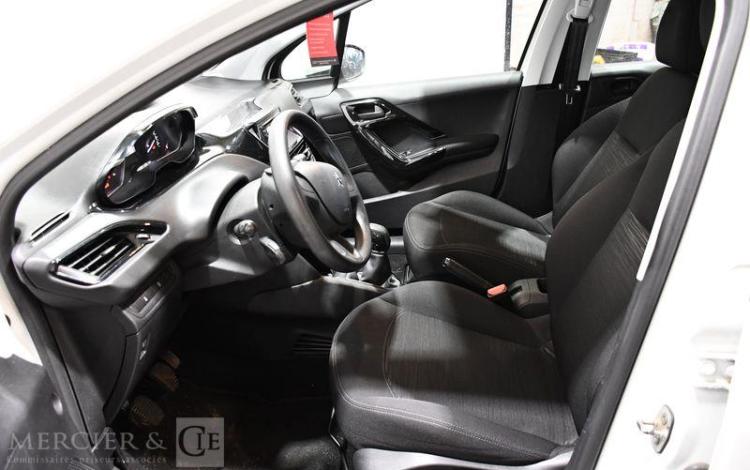 PEUGEOT 208 BLANC EV-904-SG