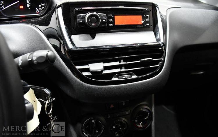 PEUGEOT 208 BLANC EV-904-SG