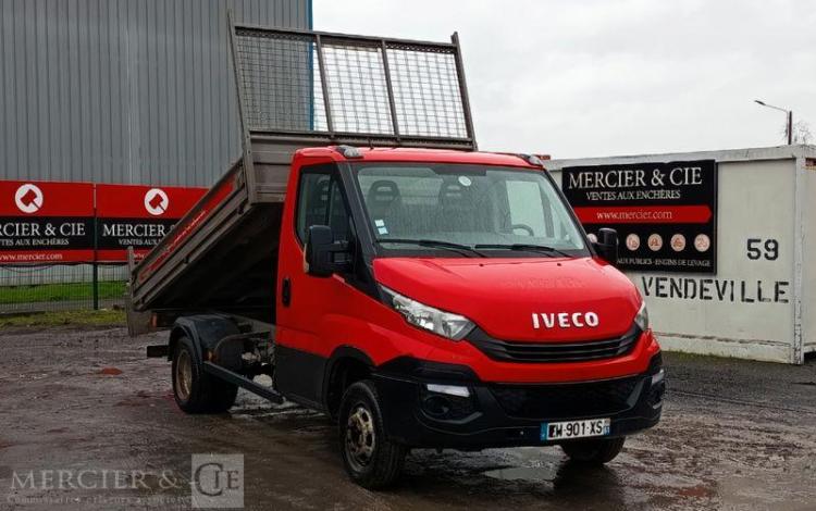 IVECO DAILY 35C12 BENNE AVEC COFFRE ACIER DIESEL – 162888 KMS – ANNEE 2018 ROUGE EW-901-XS