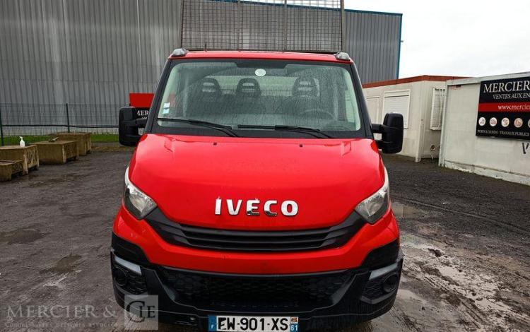 IVECO DAILY 35C12 BENNE AVEC COFFRE ACIER DIESEL – 162888 KMS – ANNEE 2018 ROUGE EW-901-XS