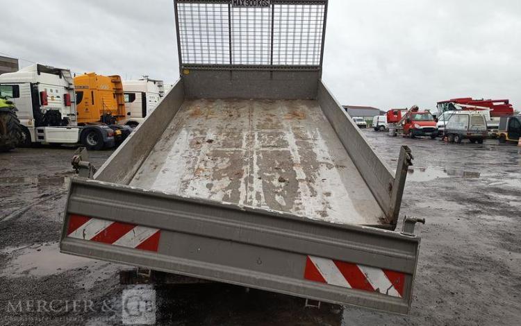 IVECO DAILY 35C12 BENNE AVEC COFFRE ACIER DIESEL – 162888 KMS – ANNEE 2018 ROUGE EW-901-XS