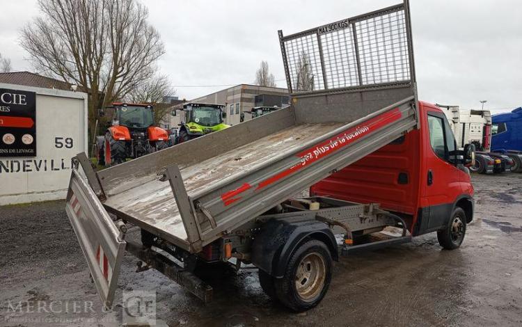 IVECO DAILY 35C12 BENNE AVEC COFFRE ACIER DIESEL – 162888 KMS – ANNEE 2018 ROUGE EW-901-XS