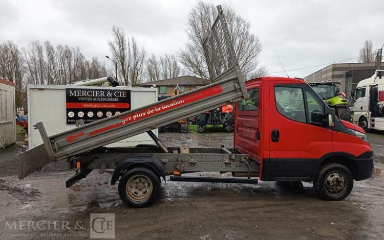 IVECO DAILY 35C12 BENNE AVEC COFFRE ACIER DIESEL – 162888 KMS – ANNEE 2018 ROUGE EW-901-XS