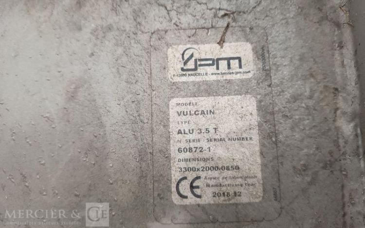 IVECO DAILY 35C12 BENNE AVEC COFFRE ACIER DIESEL – 162888 KMS – ANNEE 2018 ROUGE EW-901-XS