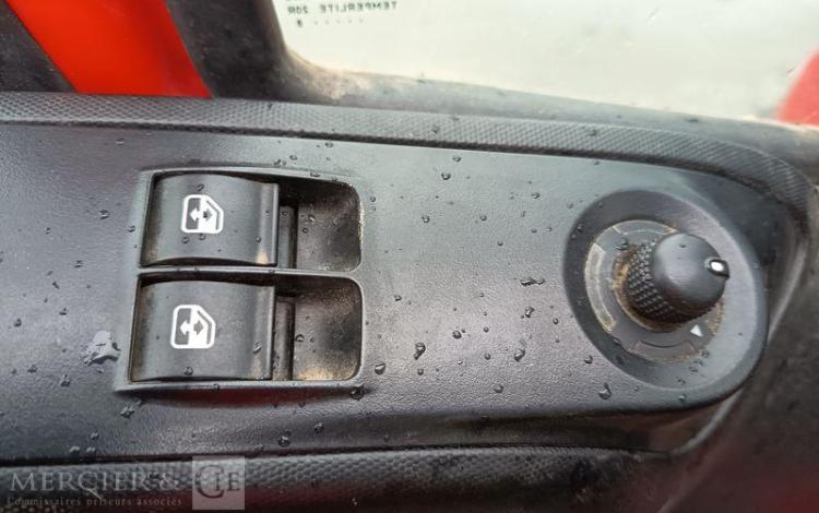 IVECO DAILY 35C12 BENNE AVEC COFFRE ACIER DIESEL – 162888 KMS – ANNEE 2018 ROUGE EW-901-XS