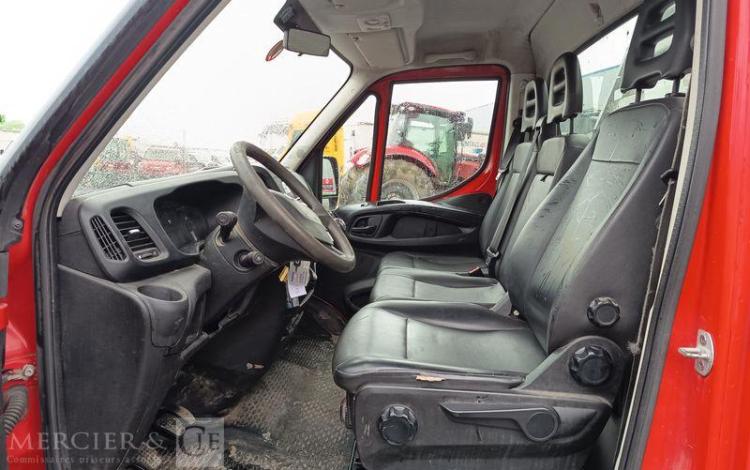 IVECO DAILY 35C12 BENNE AVEC COFFRE ACIER DIESEL – 162888 KMS – ANNEE 2018 ROUGE EW-901-XS